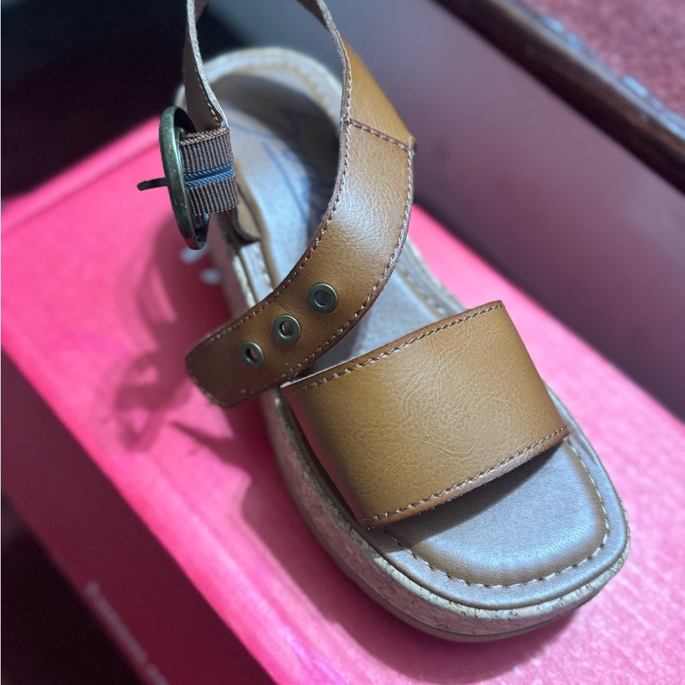 Zodiac Tan Women’s Glory Wedge Platform Sandals - Picture 2 of 3